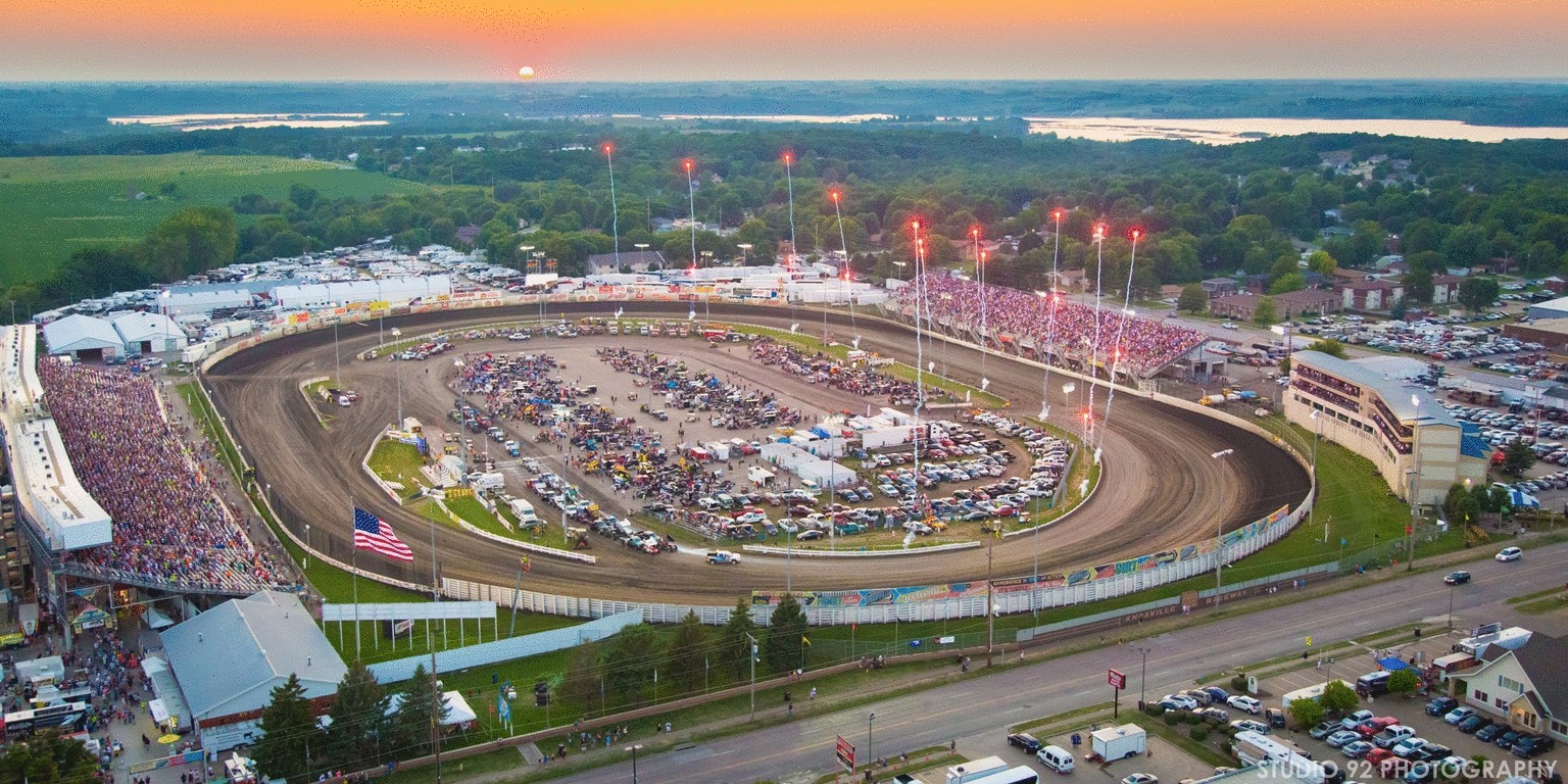 Knoxville Raceway sold out at sunset